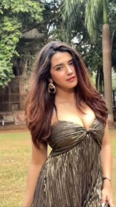 Roshni Walia Instagram - ✨✨ . . . . Gorgeous dress - @mazikien.official Outfit Sourced - @alistclub . . . #iraady #roshniwalia #explore #foryou #trending #reelkarofeelkaro #cute #reels #reelsinstagram 🔚