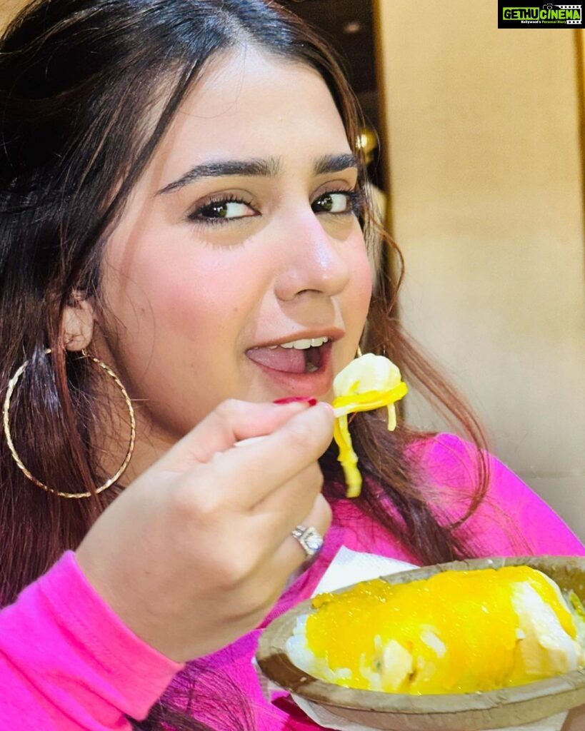 Roshni Walia Instagram - The key to my heart is kulfi falooda 🥰🔚 Delhi, India