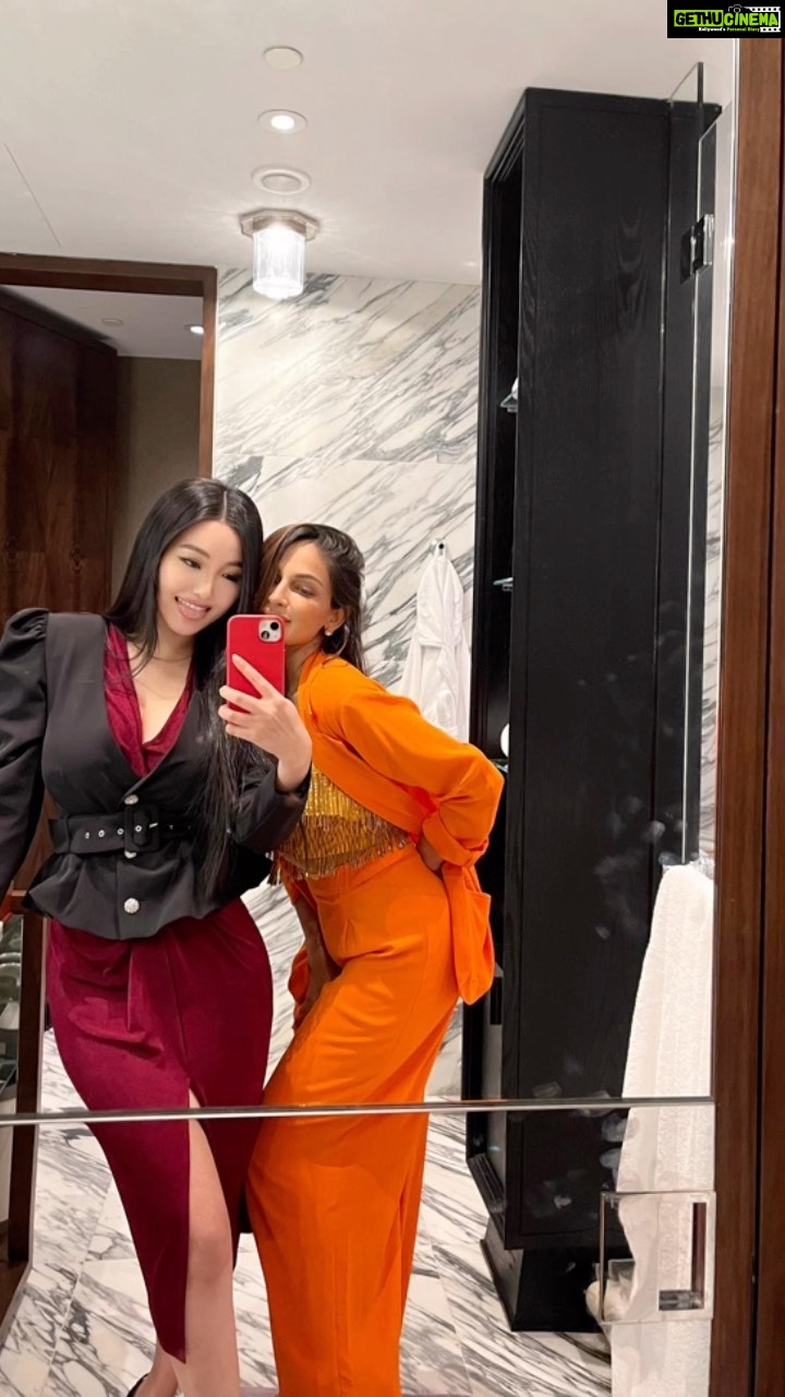 Rubina Bajwa Instagram - You can’t sit with us @viv_li 😋 #buddies #memories