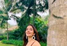 Rukshar Dhillon Instagram - Tropical vibes🌴 @shefalideora_ @saundhindia @labelpoojarohra