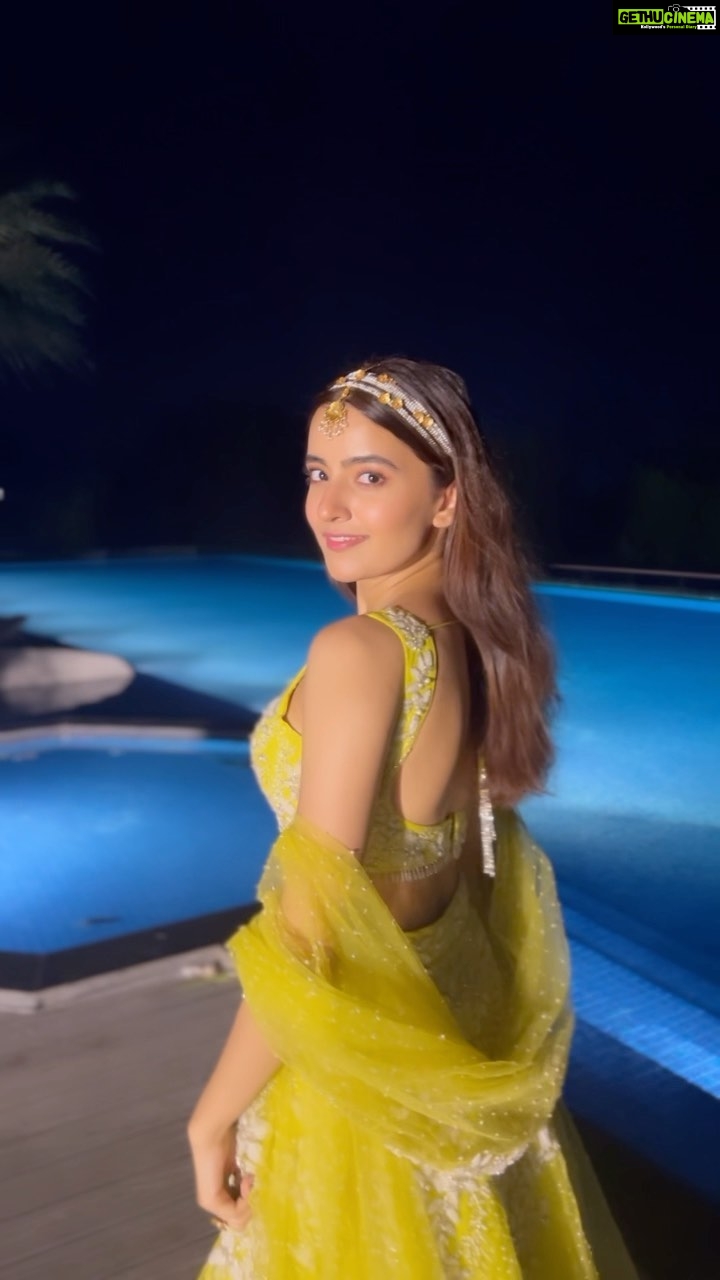 Rukshar Dhillon Instagram - The wedding season arrived this quick? But it’s only begun!😅 Styled by- @shefalideora_ Outfit- @kiyohra Jewellery- @the_chandi_studio (loving the gorgeous maatha patti😍) HMU- Moi💁🏼♀️ #shaadiseason #weddingdiaries #bigfatindianwedding