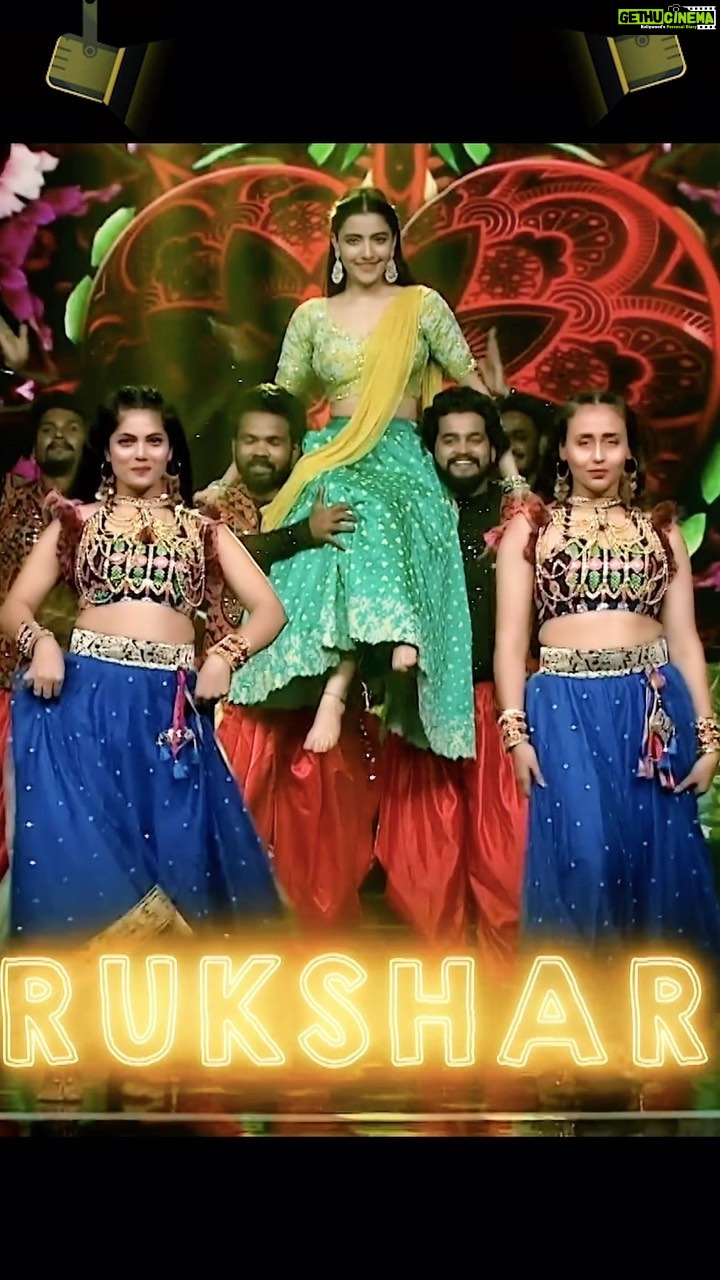 Rukshar Dhillon Instagram - Always a great feeling to be back on stage performing on the song from my very first telugu film. Thank you for the amazing response you guys!! Until next time, until the next performance🔥♥️ Edit by- @abbisonfranklin #bigbosstelugu @starmaa
