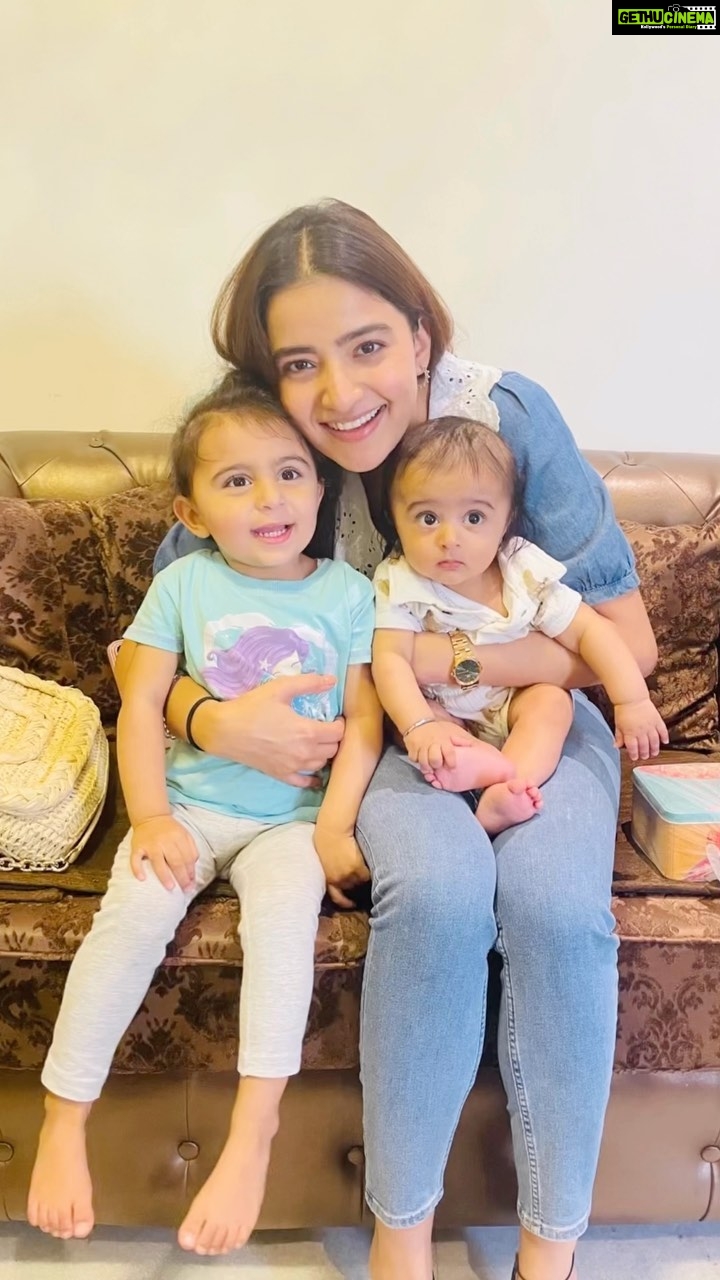 Rukshar Dhillon Instagram - @maneetsana my very first friend I made in Bangalore, and now family, lived one of the most beautiful phases of her life away from all of us in New Zealand cause of the lockdown. But finally, post 2 years is when I got to meet her and the two babies. That one hug filled my heart and how! I became a Masi and this moment was so precious to me. In the end, it’s these that we live for♥️ Ajooni & Raijit, Masi loves you both so much. And your Mommy too♥️ #love #onlylove #bestmoment