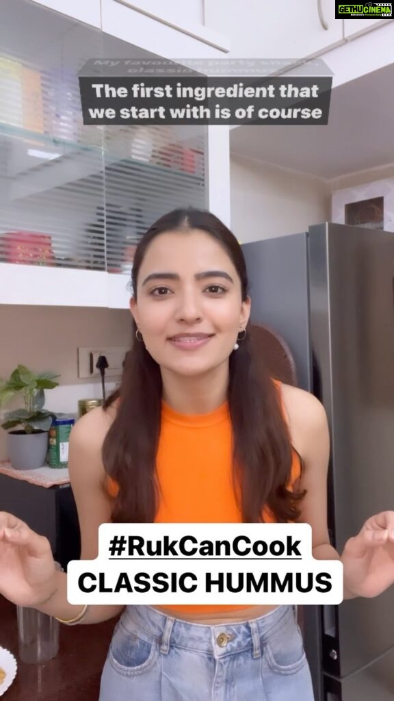 Rukshar Dhillon Instagram - #RukCanCook 👩‍🍳💛 My favourite healthy yet tasty dip! #healthyfood #foodlover #instafood
