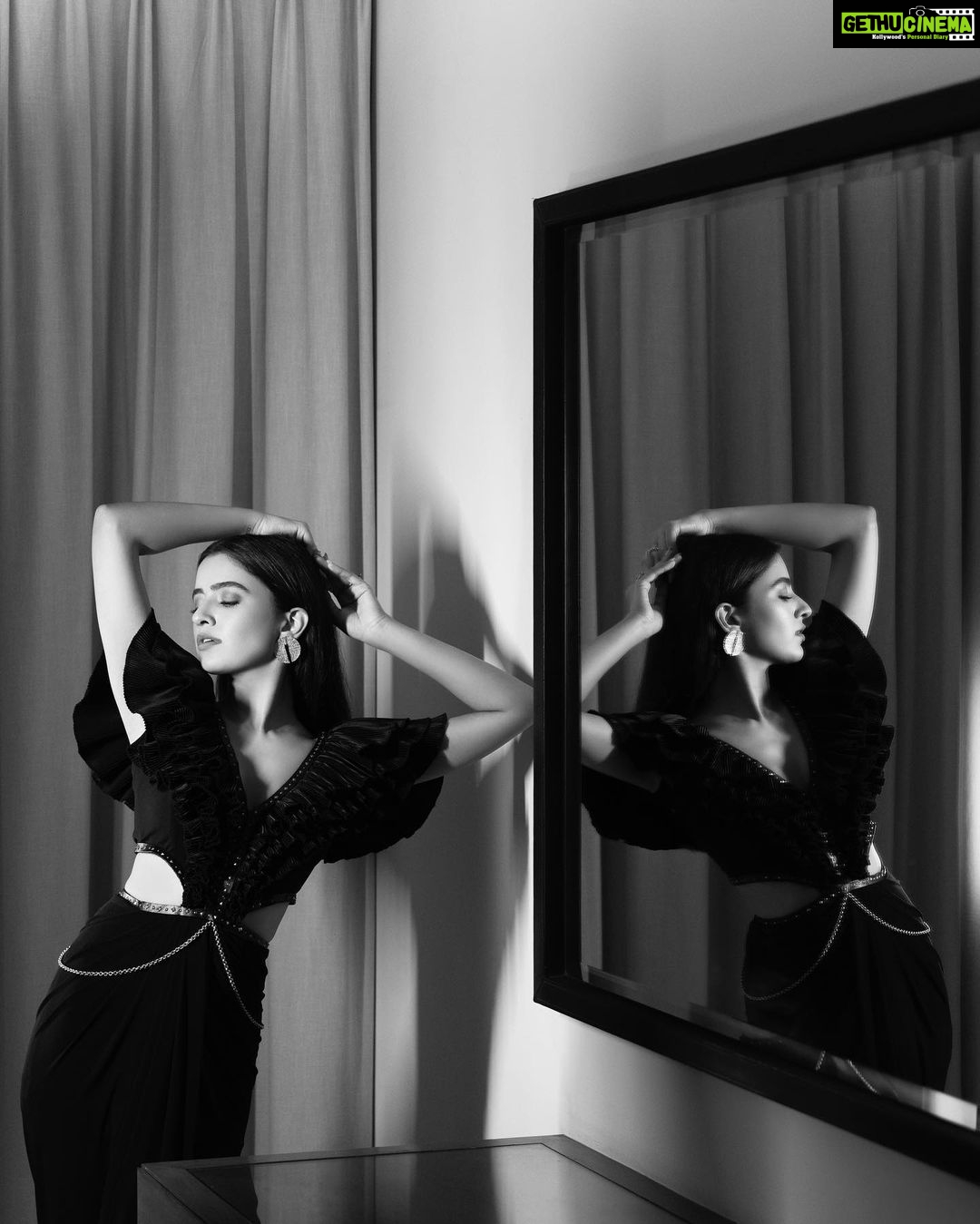 Rukshar Dhillon Instagram - She sees in black and white, Thinks in grey, But loves in colour ♥️ Captured by- @minchubysujaynaidu @sujaynaidu HMU- @bhavanikumar.mua Styled by- @officialanahita Outfit- @snbyshantanunikhil Accessories- @flowerchildbyshaheen