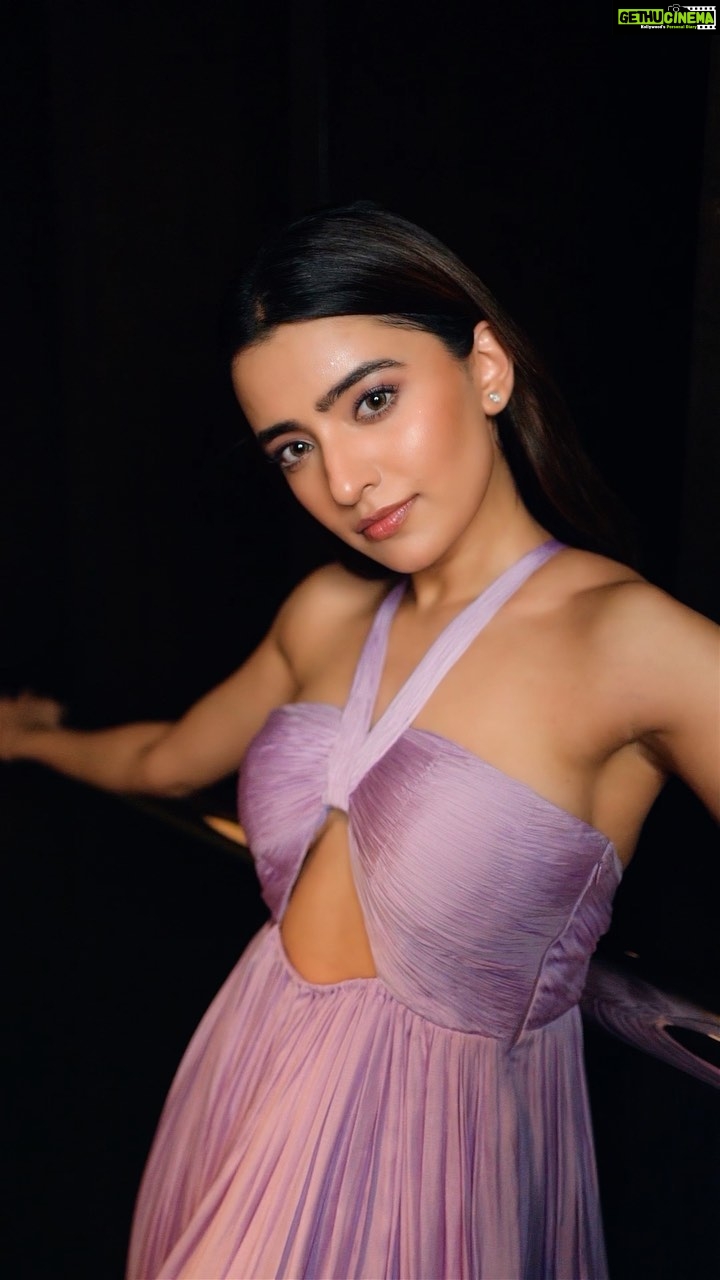 Rukshar Dhillon Instagram - Let me be your ruler You can call me queen bee And baby, I’ll rule, I’ll rule💥 @bhargavikallam @talashahyderabad @abbisonfranklin @pranil_chintewar @akoyajewels @pixelperfectmakeup_visali @vijjireddyskht @starmaa