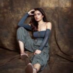 Rukshar Dhillon Instagram - When you take baithe baithe kya karein karna hai kuch kaam too seriously🙈☺️ @pranil_chintewar @bhargavikallam @pixelperfectmakeup_visali