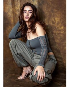 Rukshar Dhillon Instagram - 2023 Energy💥

@bhargavikallam @pixelperfectmakeup_visali @pranil_chintewar