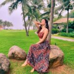 Rukshar Dhillon Instagram - Tropical vibes🌴 @shefalideora_ @saundhindia @labelpoojarohra