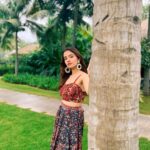 Rukshar Dhillon Instagram - Tropical vibes🌴 @shefalideora_ @saundhindia @labelpoojarohra