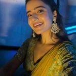Rukshar Dhillon Instagram - The few of many backstage moods🥰 #bigbosstelugu Will post the BTS video soon! Stay tuned💛