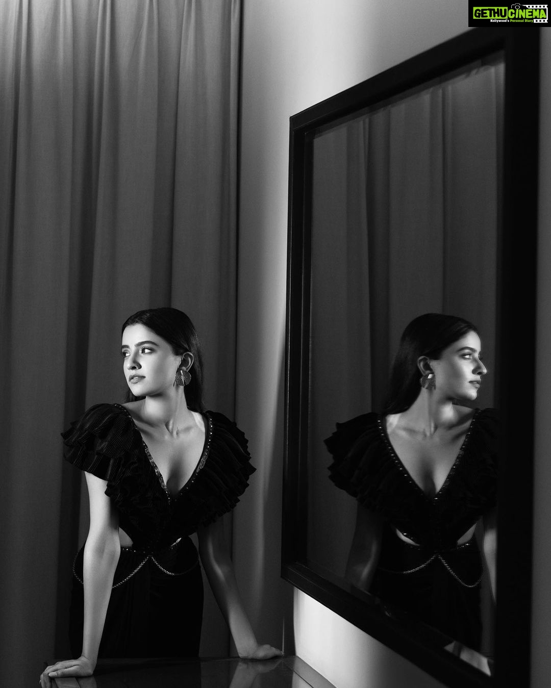 Rukshar Dhillon Instagram - She sees in black and white, Thinks in grey, But loves in colour ♥️ Captured by- @minchubysujaynaidu @sujaynaidu HMU- @bhavanikumar.mua Styled by- @officialanahita Outfit- @snbyshantanunikhil Accessories- @flowerchildbyshaheen