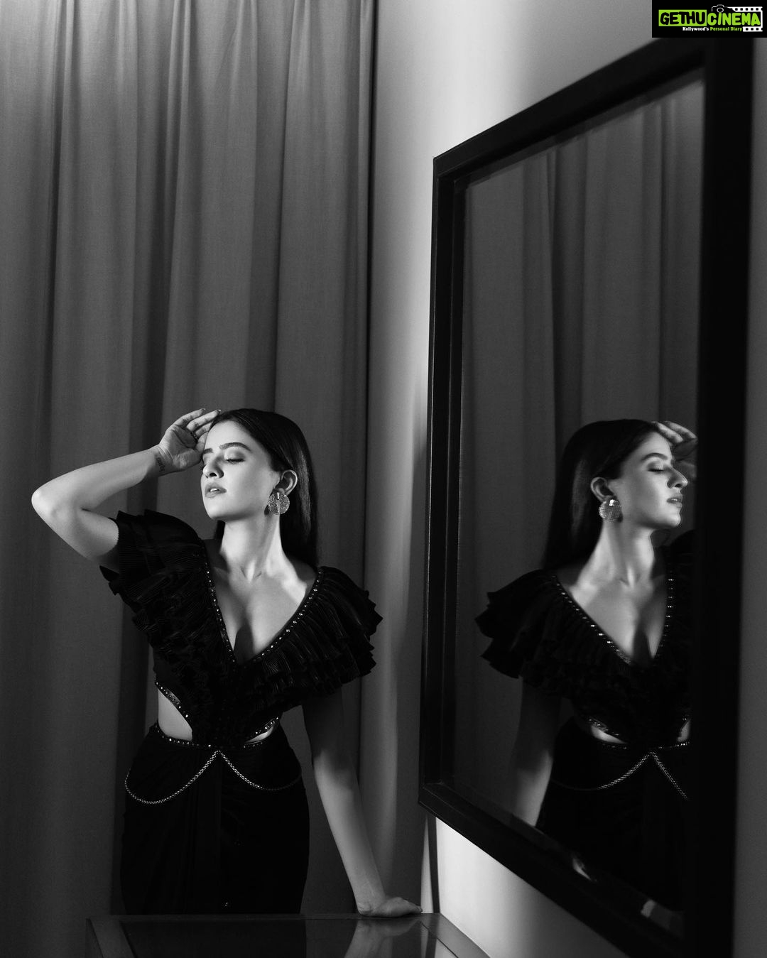 Rukshar Dhillon Instagram - She sees in black and white, Thinks in grey, But loves in colour ♥️ Captured by- @minchubysujaynaidu @sujaynaidu HMU- @bhavanikumar.mua Styled by- @officialanahita Outfit- @snbyshantanunikhil Accessories- @flowerchildbyshaheen