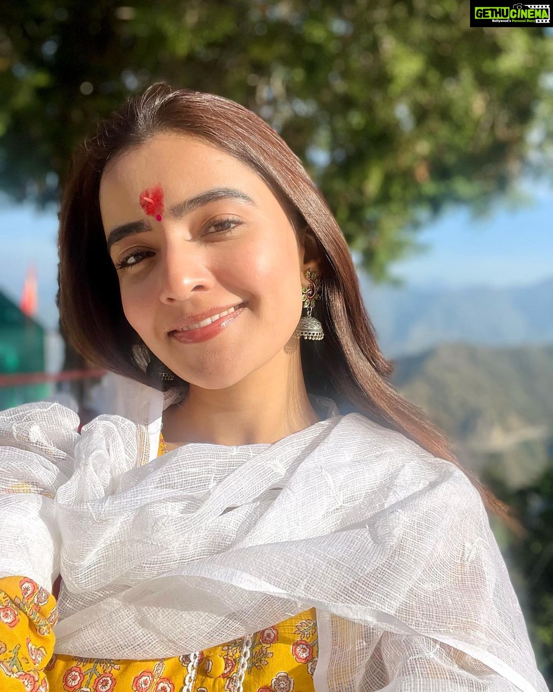 Rukshar Dhillon Instagram - Full moon energies reminding me of the beautiful energies at the Kunjapuri temple, Rishikesh. Take me back to the sunrise, the view, the wind and the heartwarming Dhyana♥️✨ #rishikesh #travel #india