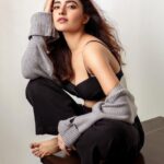 Rukshar Dhillon Instagram - Looking at the weekend with a plan of? Doing absolutely nothing😎 #weekendvibes #chill