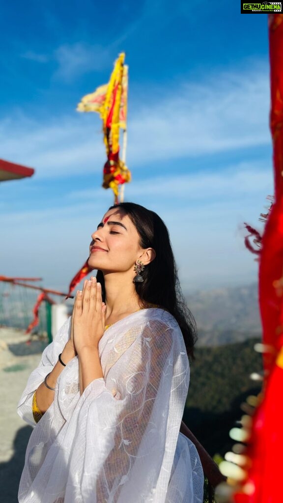 Rukshar Dhillon Instagram - Impromptu first Solo trip, and totally worth it! To many many more♥️ Destination- Rishikesh, India.🕉️🇮🇳 Rishikesh ऋषिकेश