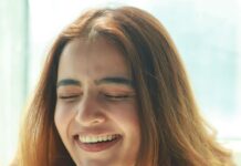 Rukshar Dhillon Instagram - Wrapping up my weekly dose of laughter and self reflection, without any filter🌻♥️ 📸- @advait_vaidya