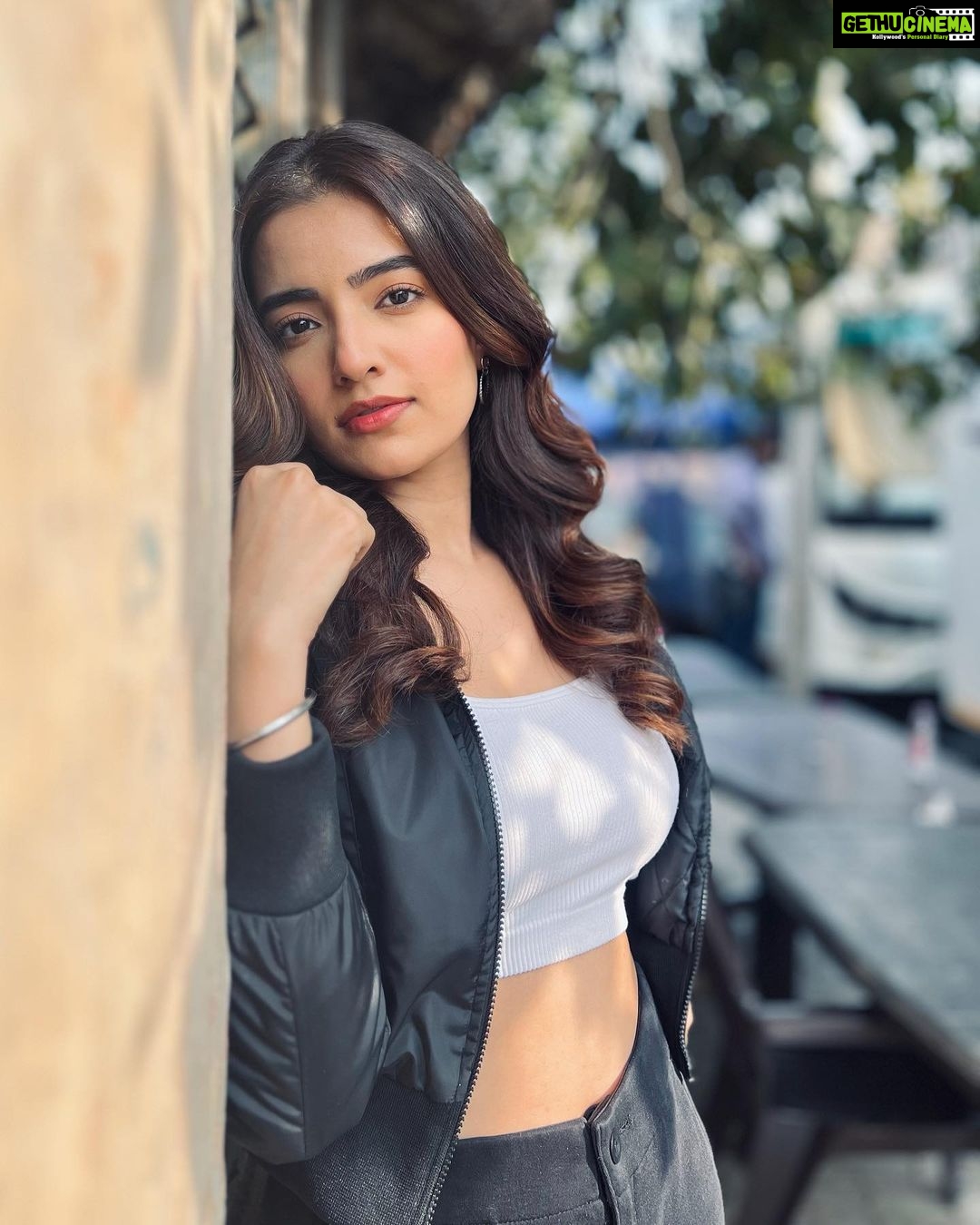 Rukshar Dhillon - 86.4K Likes - She is Fierce
With a Kind Heart
And a Brave Spirit💥
She, is you♥️