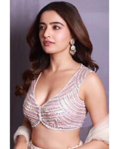 Rukshar Dhillon Instagram - Flower child🌸

Styled by- @stylebymish 
Captured by- @advait_vaidya 
Wearing- @frontierraas 
Jewellery- @akoyajewels 
Bag- @theamyrastore 
Hair- @minisingh11_ 
Make up- @bridalmakeupbynidhithakkar