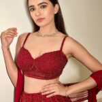 Rukshar Dhillon Instagram - Rose Rose ki baat🌹 Styled by- @stylebymish Hair- @minisingh11_ Make up- @bridalmakeupbynidhithakkar Wearing- @richajaisinghanilabel Jewellery- @akoyajewels