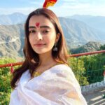 Rukshar Dhillon Instagram - Full moon energies reminding me of the beautiful energies at the Kunjapuri temple, Rishikesh. Take me back to the sunrise, the view, the wind and the heartwarming Dhyana♥️✨ #rishikesh #travel #india