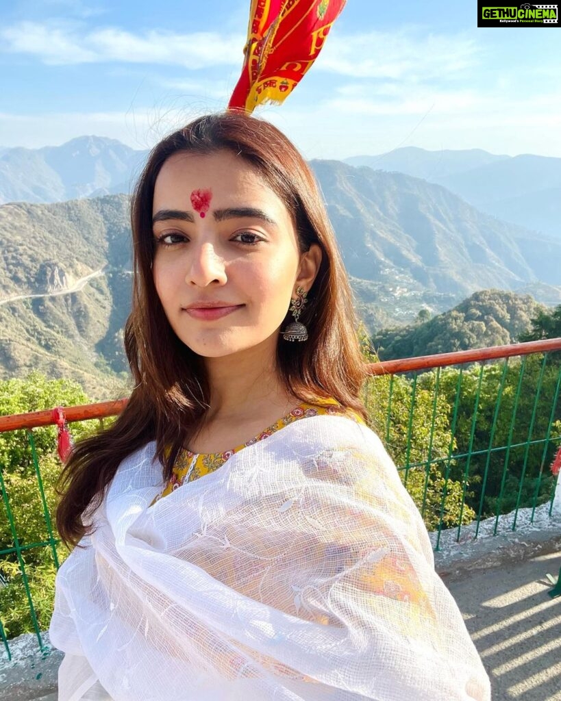 Rukshar Dhillon Instagram - Full moon energies reminding me of the beautiful energies at the Kunjapuri temple, Rishikesh. Take me back to the sunrise, the view, the wind and the heartwarming Dhyana♥️✨ #rishikesh #travel #india