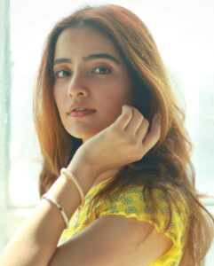 Rukshar Dhillon Instagram - Wrapping up my weekly dose of laughter and self reflection, without any filter🌻♥️
📸- @advait_vaidya