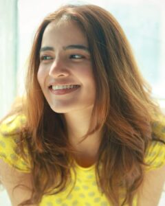Rukshar Dhillon Instagram - Wrapping up my weekly dose of laughter and self reflection, without any filter🌻♥️
📸- @advait_vaidya