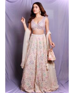 Rukshar Dhillon Instagram - Flower child🌸

Styled by- @stylebymish 
Captured by- @advait_vaidya 
Wearing- @frontierraas 
Jewellery- @akoyajewels 
Bag- @theamyrastore 
Hair- @minisingh11_ 
Make up- @bridalmakeupbynidhithakkar