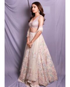 Rukshar Dhillon Instagram - Flower child🌸

Styled by- @stylebymish 
Captured by- @advait_vaidya 
Wearing- @frontierraas 
Jewellery- @akoyajewels 
Bag- @theamyrastore 
Hair- @minisingh11_ 
Make up- @bridalmakeupbynidhithakkar
