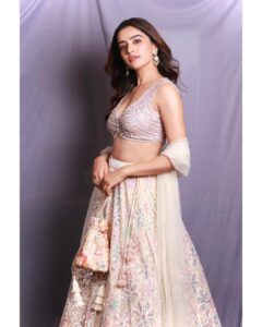 Rukshar Dhillon Instagram - Flower child🌸

Styled by- @stylebymish 
Captured by- @advait_vaidya 
Wearing- @frontierraas 
Jewellery- @akoyajewels 
Bag- @theamyrastore 
Hair- @minisingh11_ 
Make up- @bridalmakeupbynidhithakkar