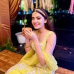 Rukshar Dhillon Instagram - Happiest with a chai da cup🥰😍