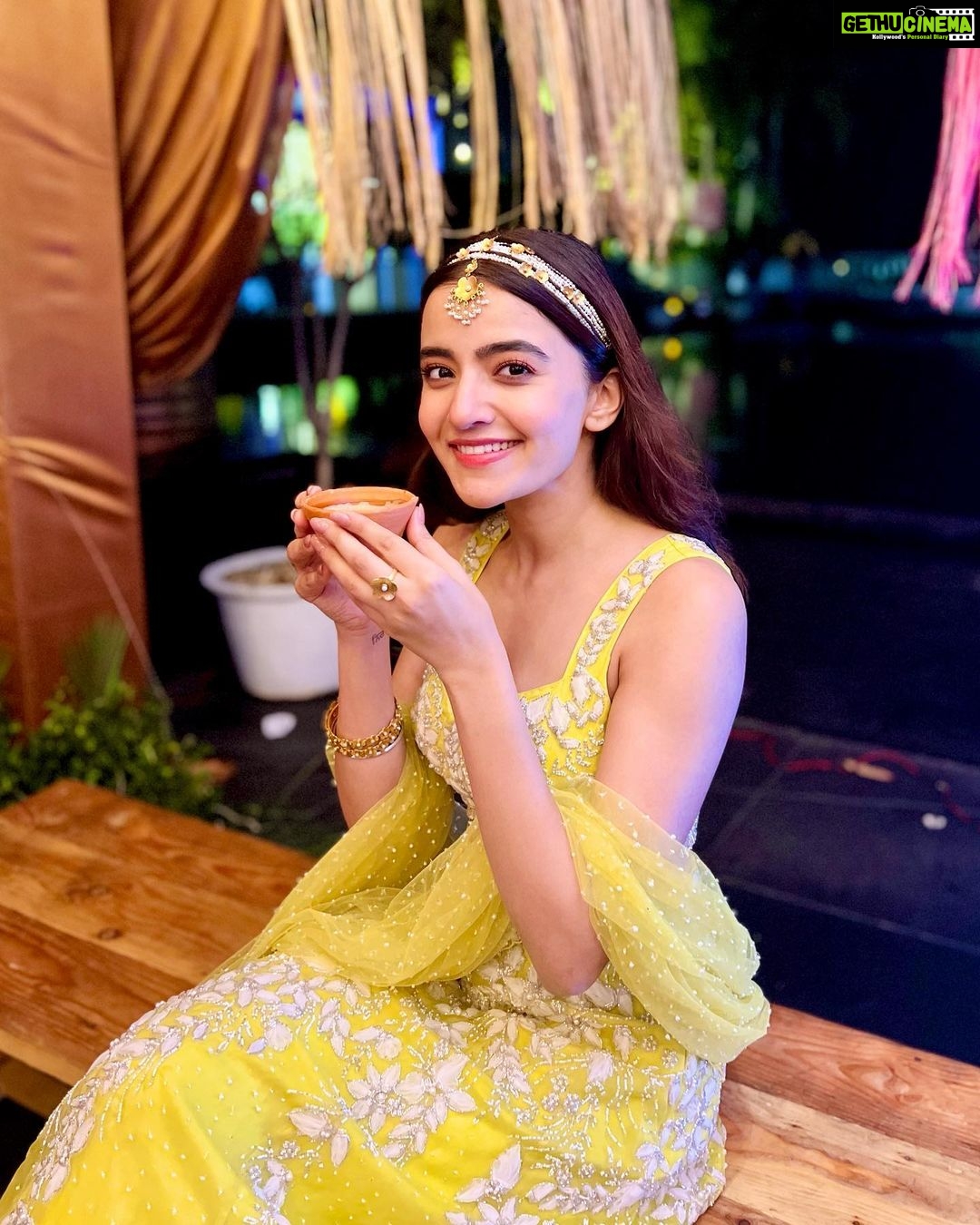 Rukshar Dhillon Instagram - Happiest with a chai da cup🥰😍