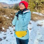 Rukshar Dhillon Instagram - Expectation vs Reality😉 #trekking #adventures2023 Dayara Bugyal