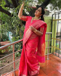 Rupa Sri Instagram - May millions of lamps illuminate your life with endless joy, prosperity, health and wealth forever. Wishing you and your family a very happy and safe Diwali!!🎆💕