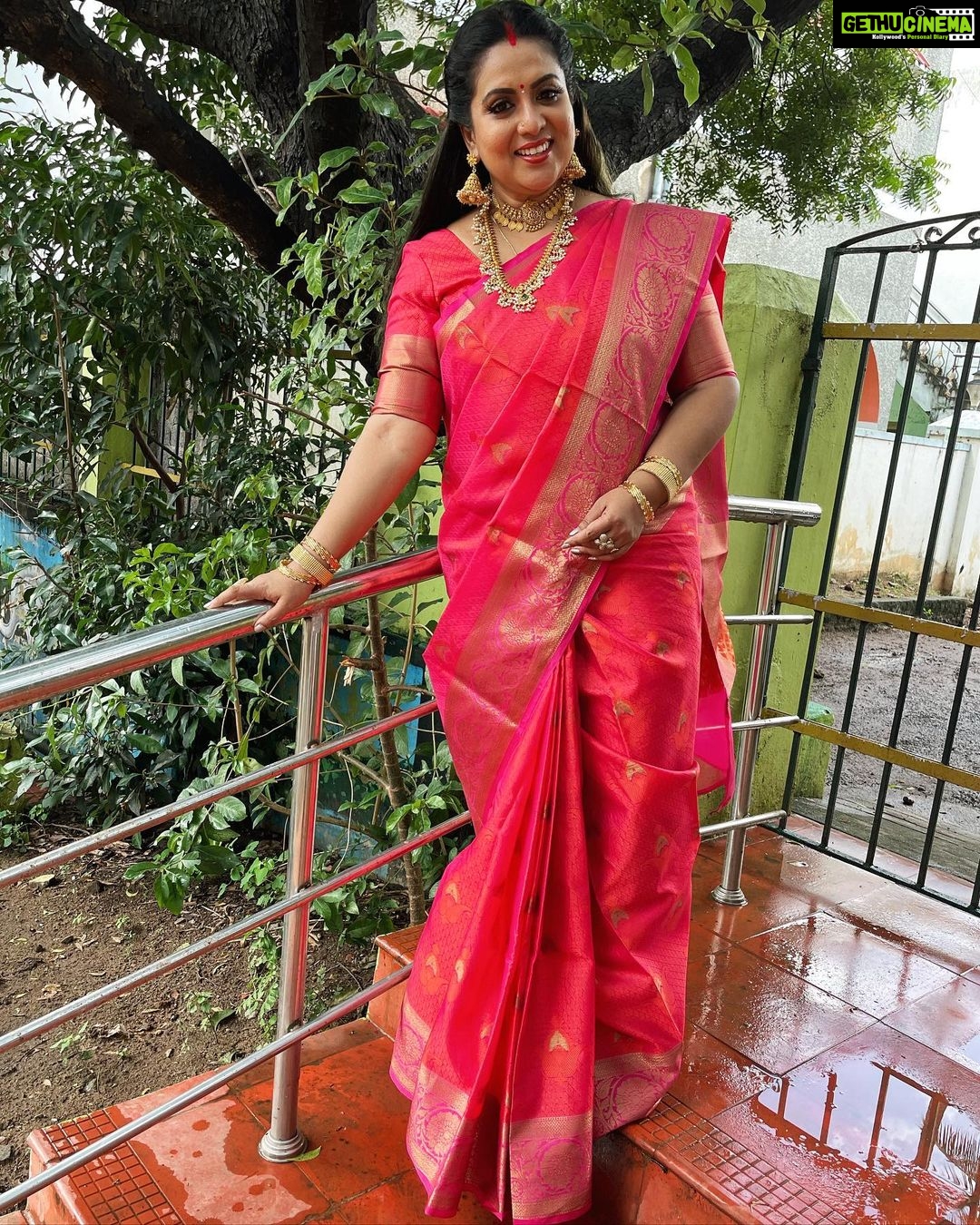 Rupa Sri Instagram - May millions of lamps illuminate your life with endless joy, prosperity, health and wealth forever. Wishing you and your family a very happy and safe Diwali!!🎆💕