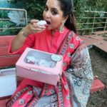 Rupa Sri Instagram - I’m so happy to get 175k Insta family.🎉🥳Thank you so much for all the love and support that y’all given me from the day one. 💕 Also, to enjoy this moment @cream_n_sassy have send me these lovely home-made yummy cupcakes and cakes.😋Thank you so much!!❤️🥰😘