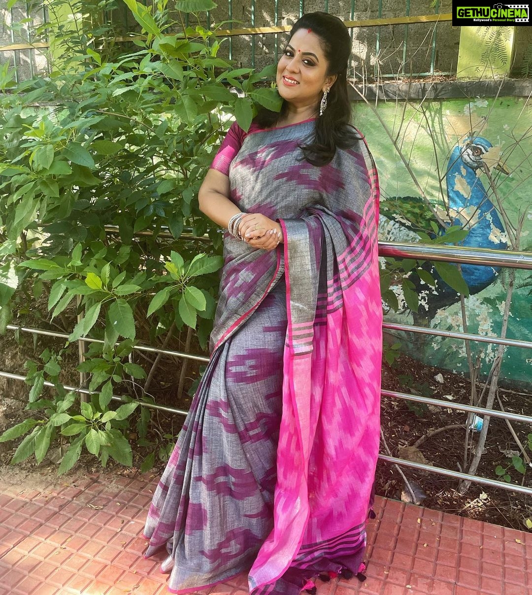 Rupa Sri Instagram - I love Lenin Sarees. This is one of my favourite lenin saree!!❤️ Most of my Lenin Sarees are from @ashas_womens_collection 🥰💕