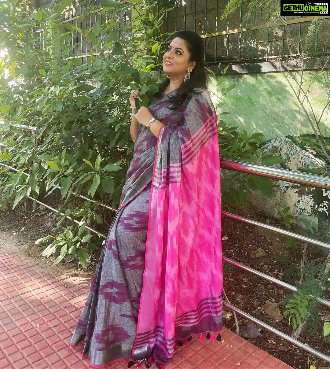 Rupa Sri Instagram - I love Lenin Sarees. This is one of my favourite lenin saree!!❤️ Most of my Lenin Sarees are from @ashas_womens_collection 🥰💕