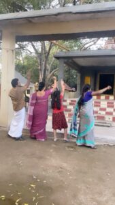 Rupa Sri Instagram - Pongal ku our fun dance💃🤪with @thamaraiselvisarathy_official  @lisha_hema