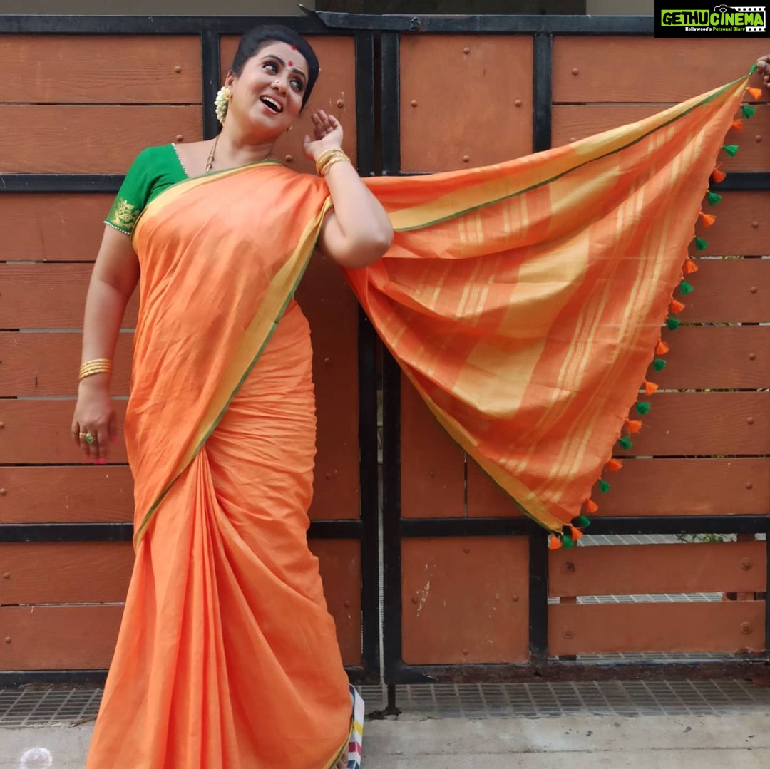 Rupa Sri Instagram - Thankyou so much @ashas_womens_collection for this orange and green combo saree's Do check out this page for more collections Pc by : @lisha_hema