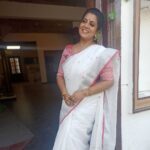 Rupa Sri Instagram - Thank you @ashas_womens_collection for this wonderful saree 😘😘i am really happy with this outfit and thankyou @indu_ig for the suitable blouse for this saree And do check : @indu_ig @ashas_womens_collection For many collections.... 😄😄😄🥰🥰🥰