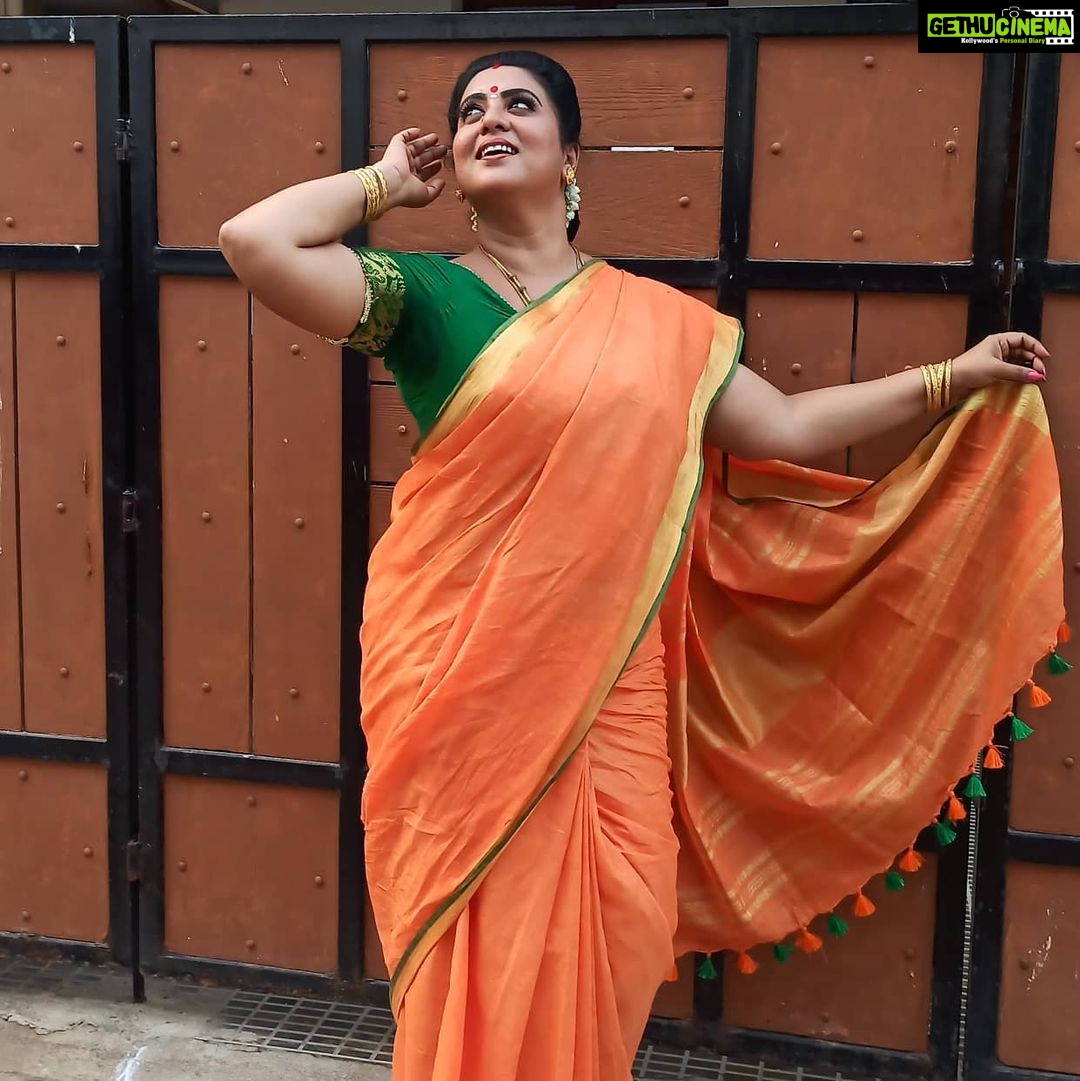 Rupa Sri Instagram - Thankyou so much @ashas_womens_collection for this orange and green combo saree's Do check out this page for more collections Pc by : @lisha_hema