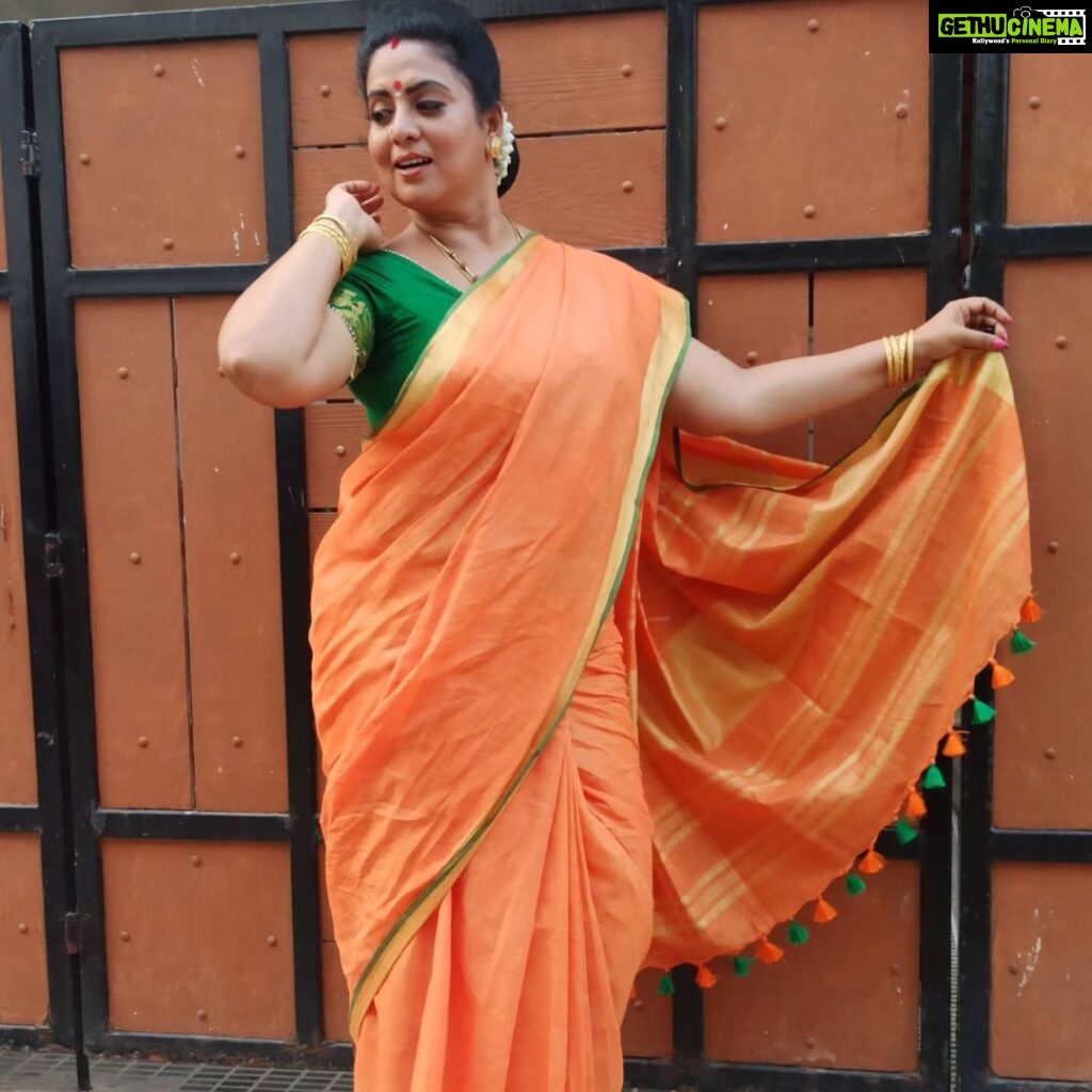 Rupa Sri Instagram - Thankyou so much @ashas_womens_collection for this orange and green combo saree's Do check out this page for more collections Pc by : @lisha_hema