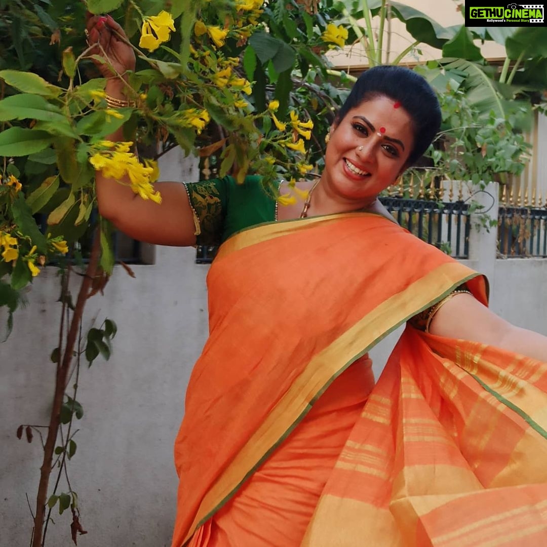 Rupa Sri Instagram - Thankyou so much @ashas_womens_collection for this orange and green combo saree's Do check out this page for more collections Pc by : @lisha_hema