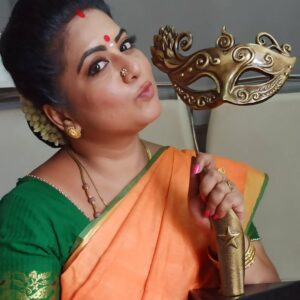 Rupa Sri Instagram - Thanks to @vijaytelevision 
For giving this ''best mamiyar" Award
😍😍🥰🥰😘😘👑👑🏆🏆🏆
Proud to be an best mamiyar