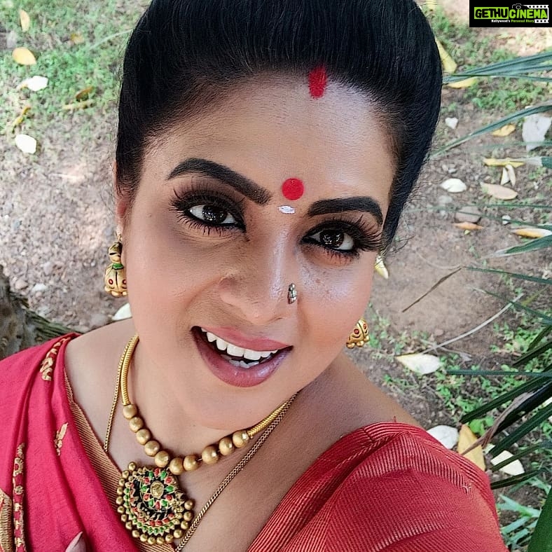 Rupa Sri Instagram - Thank you @sesha_craft_creations ❤❤ I really loved this wonderful neckset and earings🥰😘🥰😘🥰😘