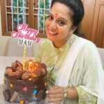 Rupa Sri Instagram - Thank you so much for sending me this beautiful cake without forgetting a year @reshmasarath18 @swab_wadi1116 They are not just my fans, they’re one of my family members. Thank you for your love and care from the beginning.🥰❤️