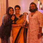 Rupa Sri Instagram – Hello All, I won “The Best Mother” category for BarathiKannamma of the year 2023 in 8th Vijay Television Awards!❤️Without all the love and support from all you it couldn’t be possible!
Thank You @praveen.bennett & @vijaytelevision @globalvillagers producer @Venkatesh Sir @kriskuty @balachandran_ratnavel @pradeepmilroy for this incredible honor! I’m so so grateful ♥️🥰
I Love Y’all♥️😘
#barathikannamma #soundarya #rupasree