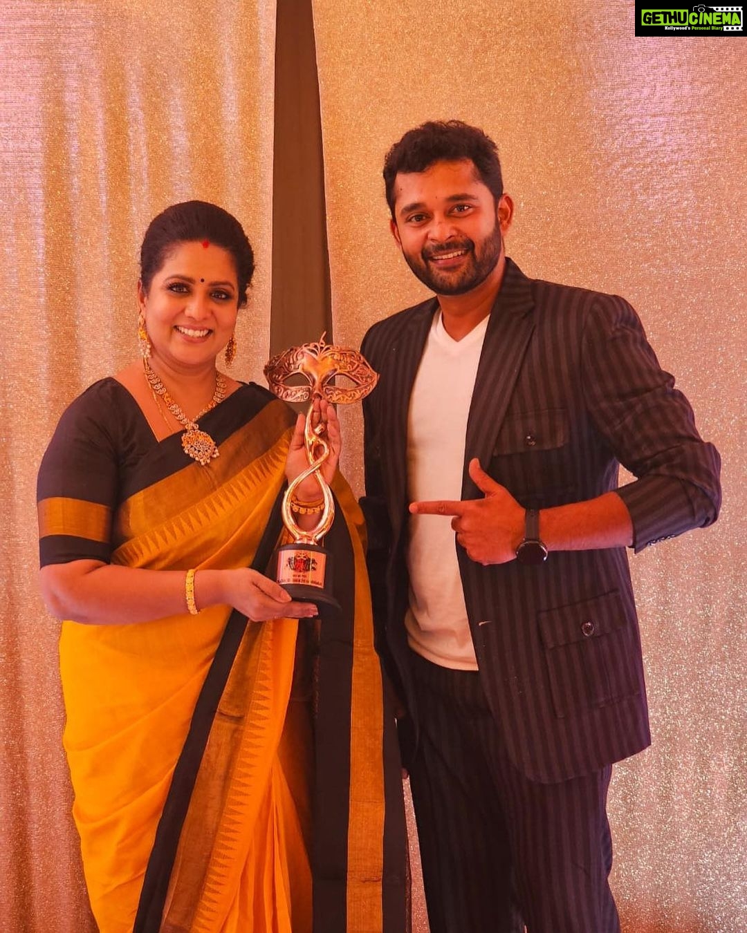 Rupa Sri Instagram - Hello All, I won “The Best Mother” category for BarathiKannamma of the year 2023 in 8th Vijay Television Awards!❤️Without all the love and support from all you it couldn’t be possible! Thank You @praveen.bennett & @vijaytelevision @globalvillagers producer @Venkatesh Sir @kriskuty @balachandran_ratnavel @pradeepmilroy for this incredible honor! I’m so so grateful ♥️🥰 I Love Y’all♥️😘 #barathikannamma #soundarya #rupasree